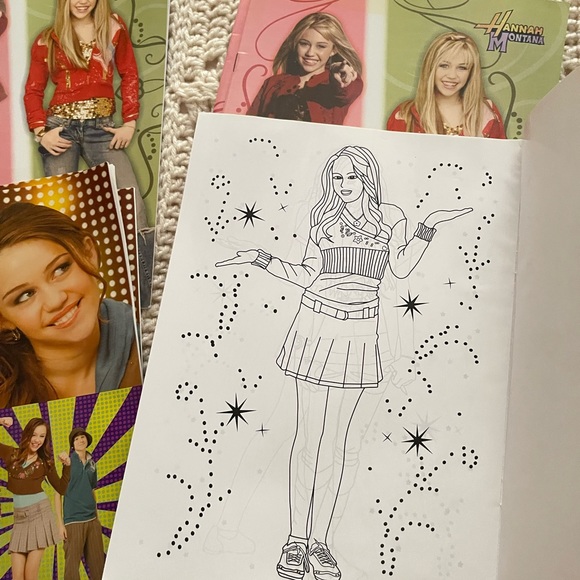 Lot of Disney 7 Hannah Montana coloring book and stickers. - Picture 7 of 8